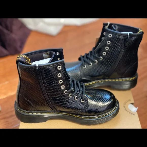 ❌SOLD❌DR. MARTENS JUNIOR 1460 REPTILE EMBOSS LACE UP BOOTS - Picture 4 of 7